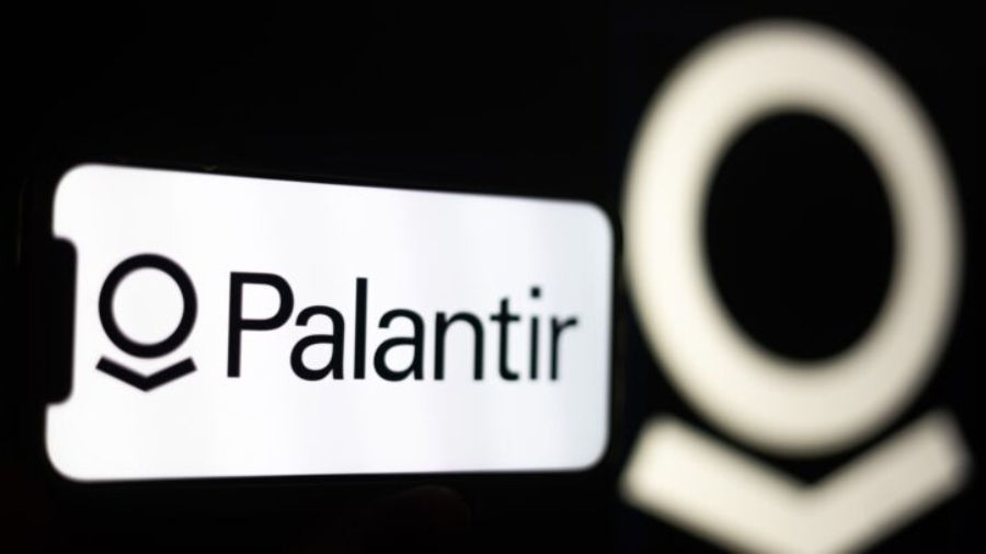 Porto,,Portugal,-,October,28th,,2024,,Silhouette,Of,Hand